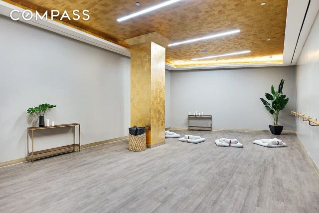 100 Barclay Street 21AD, New York City, NY 10007