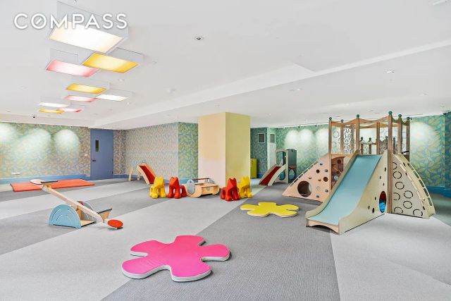 100 Barclay Street 21AD, New York City, NY 10007