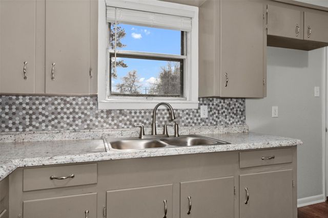 1800 San Saba Street, Bossier City, LA 71112