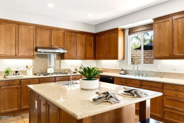 675 Charleston Place, Ventura, CA 93004