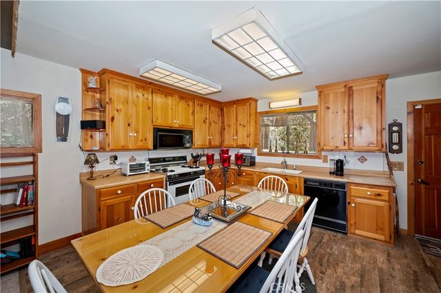 707 Briar Lane, Green Valley Lake, CA 92341