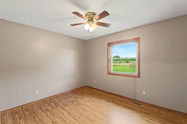9809 S Laura St, Haysville, KS 67060
