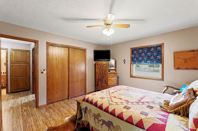 9809 S Laura St, Haysville, KS 67060