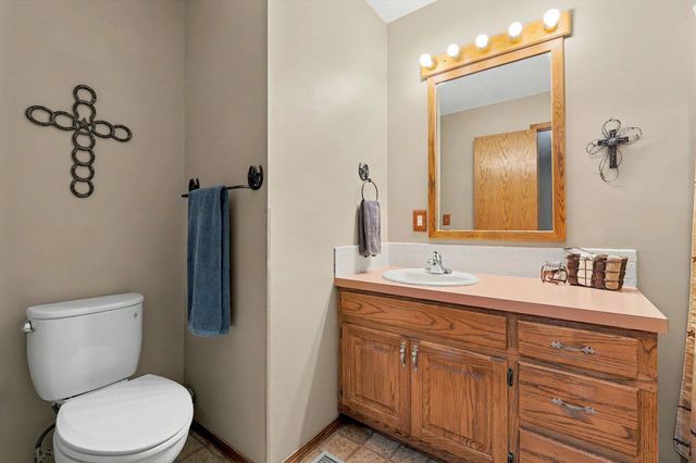 9809 S Laura St, Haysville, KS 67060