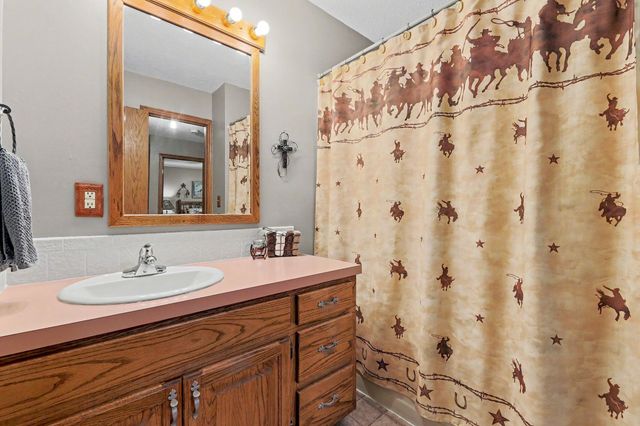 9809 S Laura St, Haysville, KS 67060