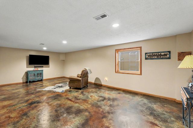 9809 S Laura St, Haysville, KS 67060