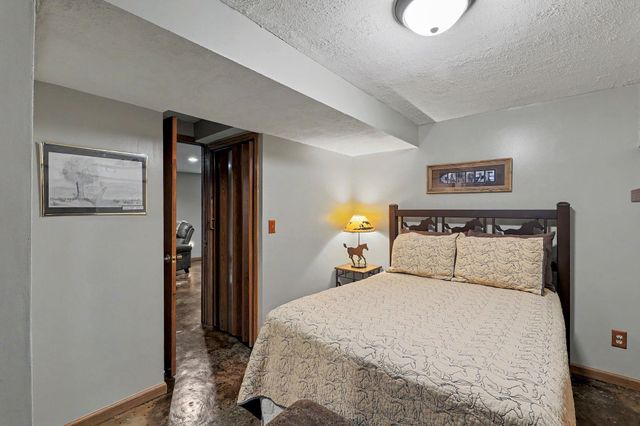 9809 S Laura St, Haysville, KS 67060