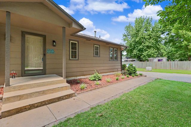 9809 S Laura St, Haysville, KS 67060