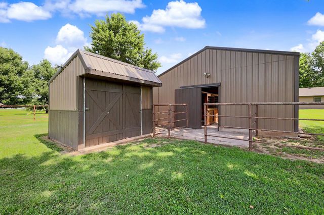 9809 S Laura St, Haysville, KS 67060