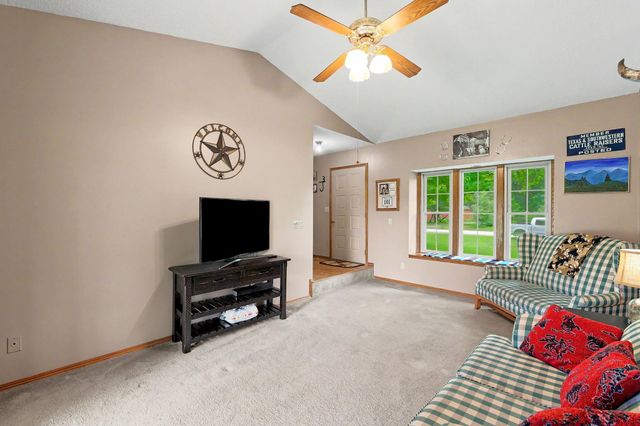 9809 S Laura St, Haysville, KS 67060