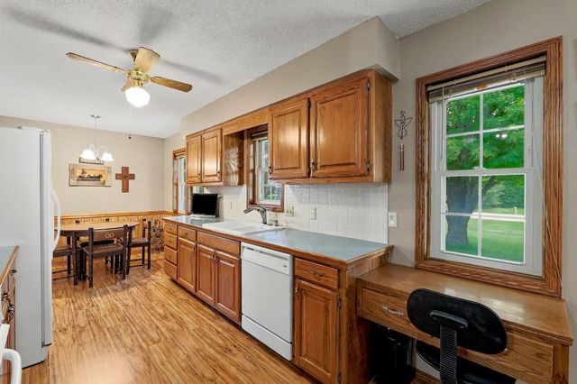 9809 S Laura St, Haysville, KS 67060
