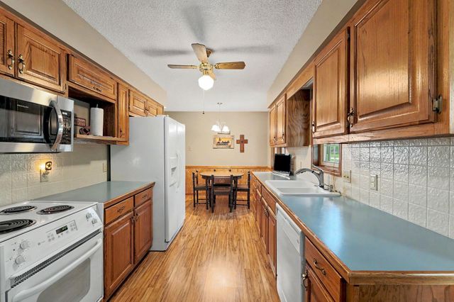 9809 S Laura St, Haysville, KS 67060