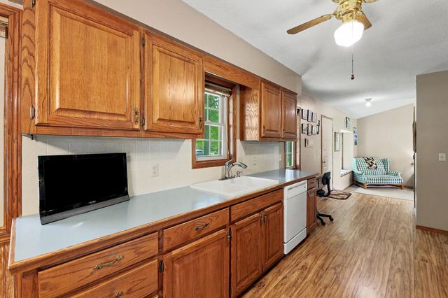 9809 S Laura St, Haysville, KS 67060
