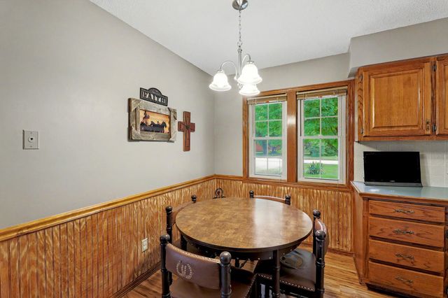 9809 S Laura St, Haysville, KS 67060