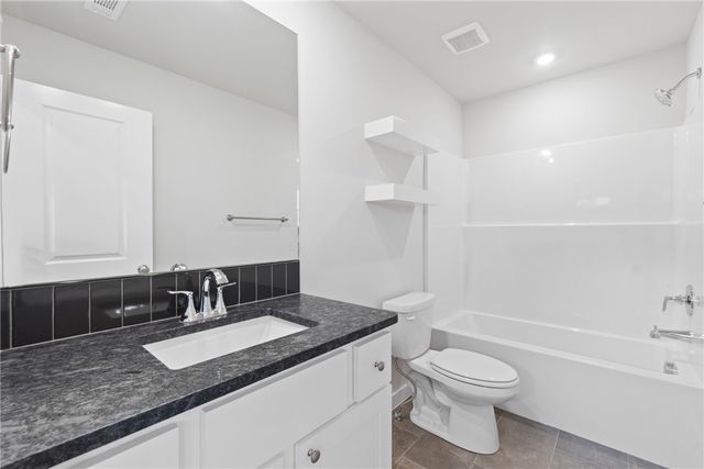 5 Hebrides Lane, Bella Vista, AR 72715