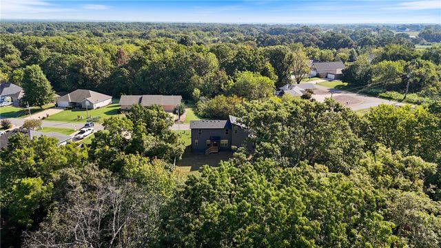 5 Hebrides Lane, Bella Vista, AR 72715