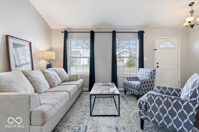 7033 N Lyndhurst Crossing, Mccordsville, IN 46055