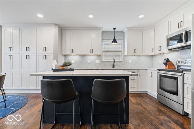 7033 N Lyndhurst Crossing, Mccordsville, IN 46055