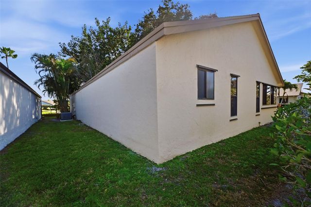 2495 NW 14th Street, Delray Beach, FL 33445