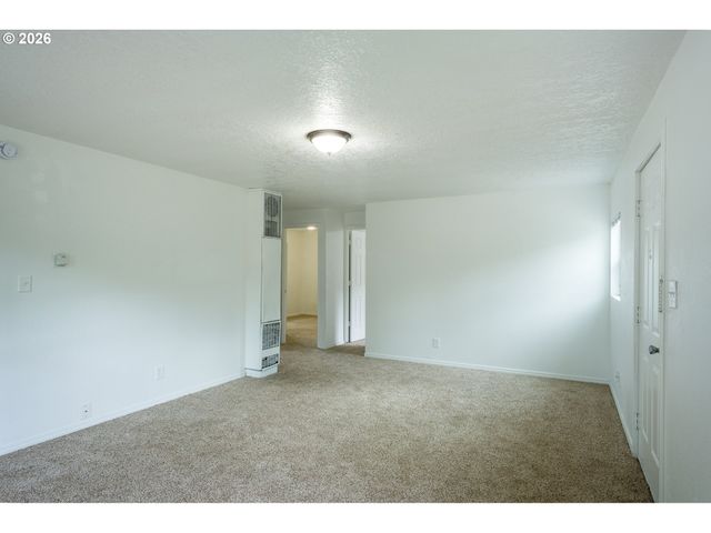 18427 Se YAMHILL St, Portland, OR 97233
