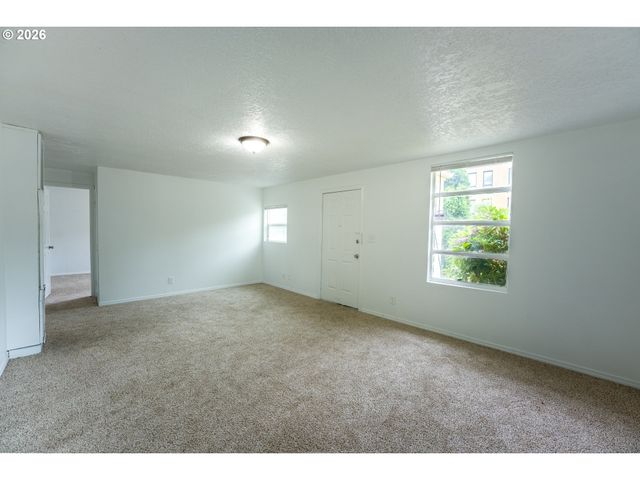 18427 Se YAMHILL St, Portland, OR 97233