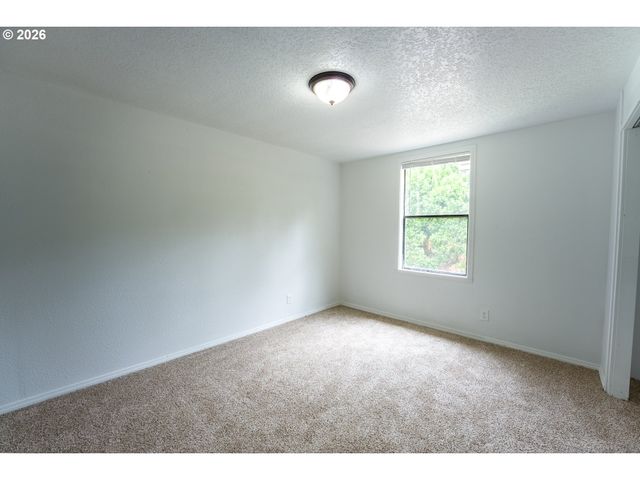 18427 Se YAMHILL St, Portland, OR 97233