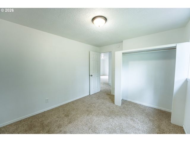 18427 Se YAMHILL St, Portland, OR 97233