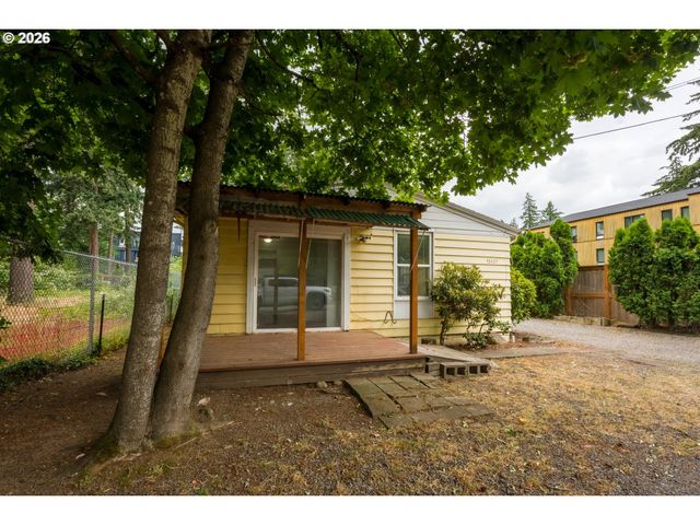 18427 Se YAMHILL St, Portland, OR 97233