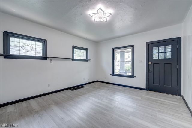2718 Roanoke Avenue, Cleveland, OH 44109