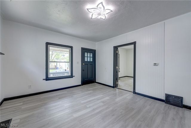 2718 Roanoke Avenue, Cleveland, OH 44109
