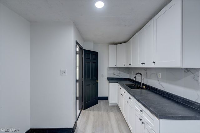 2718 Roanoke Avenue, Cleveland, OH 44109