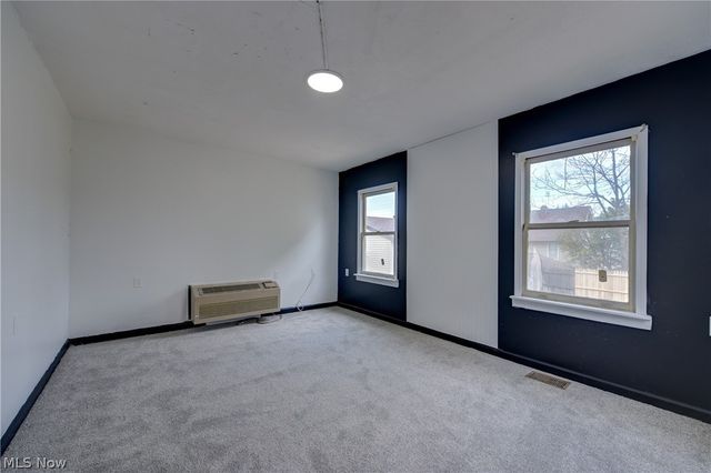 2718 Roanoke Avenue, Cleveland, OH 44109