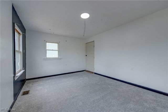 2718 Roanoke Avenue, Cleveland, OH 44109