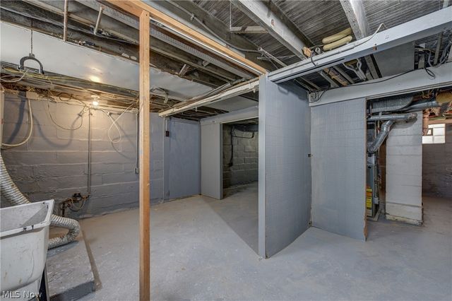 2718 Roanoke Avenue, Cleveland, OH 44109