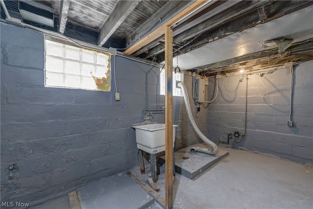 2718 Roanoke Avenue, Cleveland, OH 44109