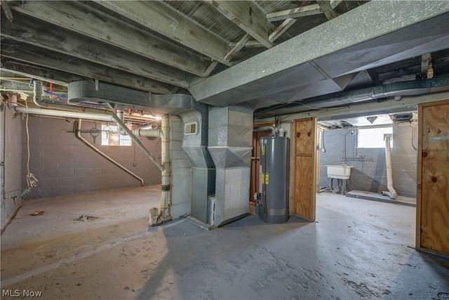 2718 Roanoke Avenue, Cleveland, OH 44109