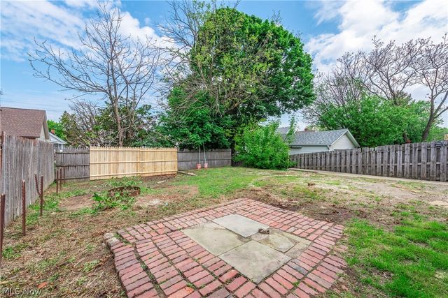 2718 Roanoke Avenue, Cleveland, OH 44109