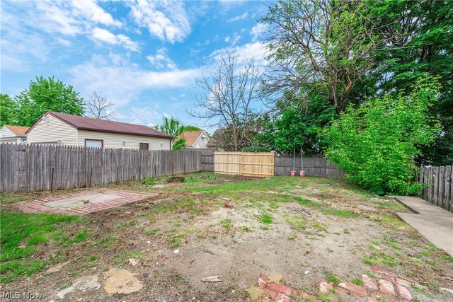 2718 Roanoke Avenue, Cleveland, OH 44109