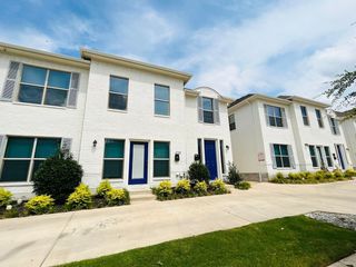 2705 McCart Avenue 205, Fort Worth, TX 76110