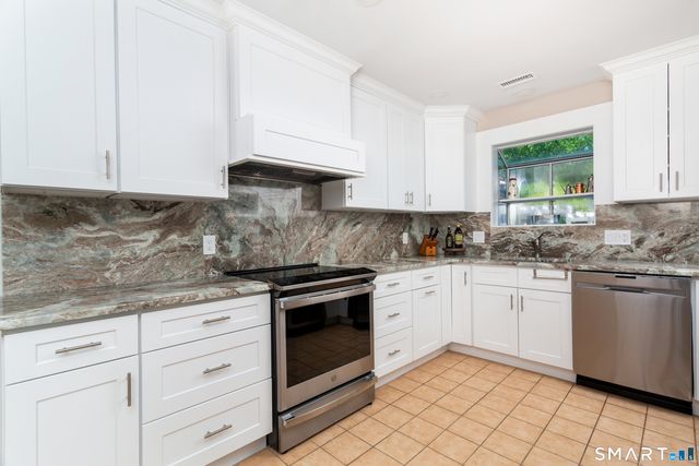 316 Lansdowne 316, Westport, CT 06880