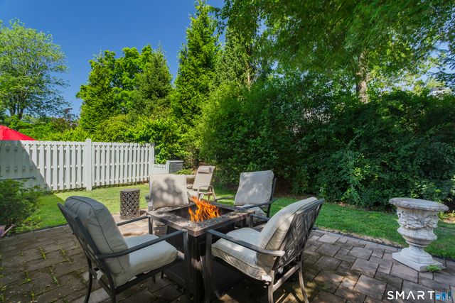 316 Lansdowne 316, Westport, CT 06880