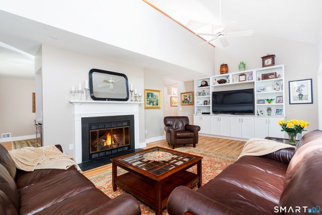 316 Lansdowne 316, Westport, CT 06880