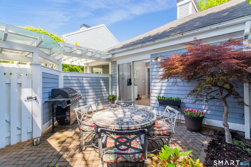 316 Lansdowne 316, Westport, CT 06880