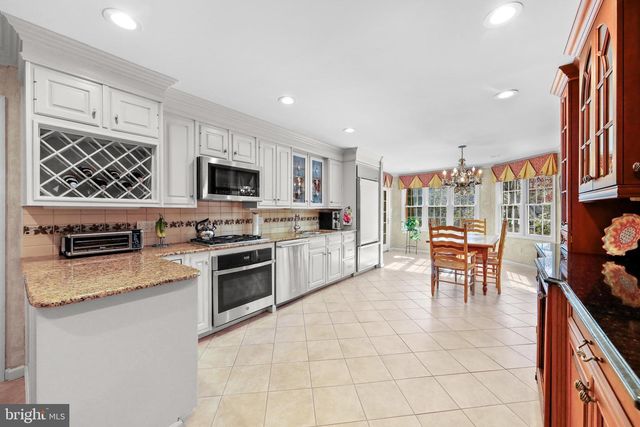 8 GLENPERTH LN, Cherry Hill, NJ 08003