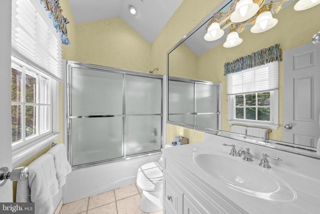 8 GLENPERTH LN, Cherry Hill, NJ 08003