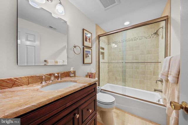 8 GLENPERTH LN, Cherry Hill, NJ 08003