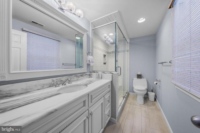 8 GLENPERTH LN, Cherry Hill, NJ 08003