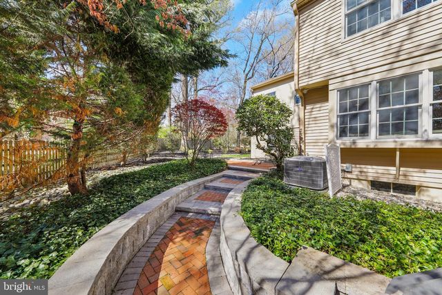 8 GLENPERTH LN, Cherry Hill, NJ 08003