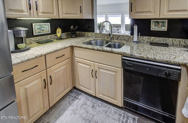 255 Chatuga Way, Loudon, TN 37774