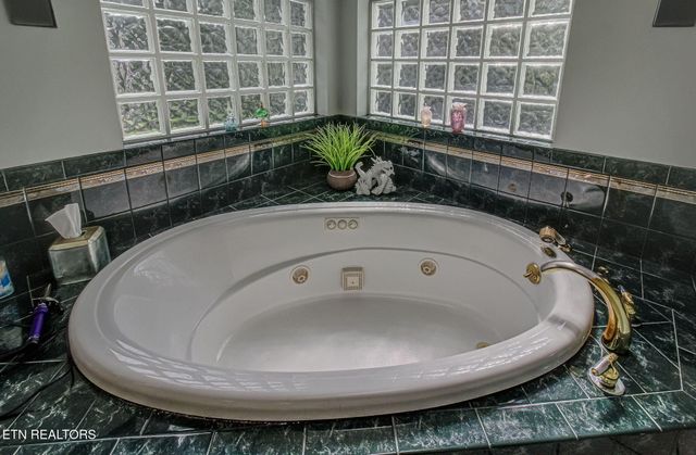 255 Chatuga Way, Loudon, TN 37774